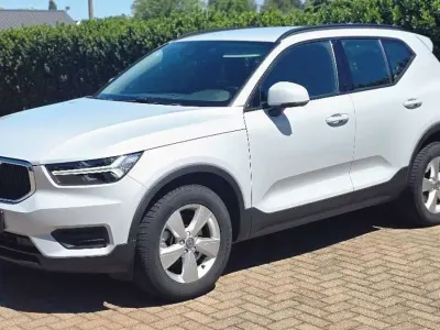 Usata Volvo XC40 Momentum 129 CV (94 kW) 2021 Argento SUV