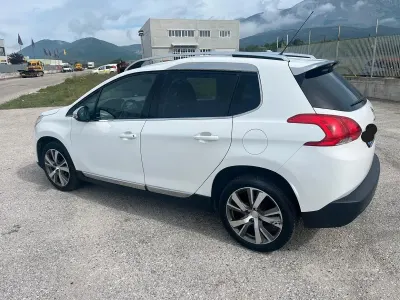 Usata Peugeot 2008 Allure 92 CV (67 kW) 2014 Bianco SUV