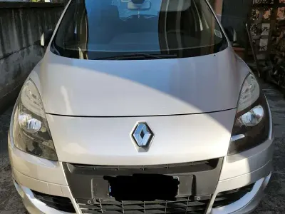Usata Renault Scénic Dynamique 110 CV (80 kW) 2010 Monovolume