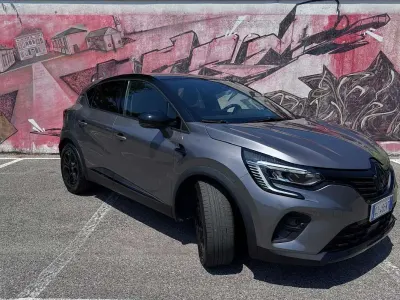 Usata Renault Captur Rive Gauche 94 CV (69 kW) 2022 Grigio SUV