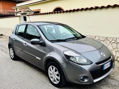 Usata Renault Clio II 74 CV (54 kW) 2010 Grigio Berlina