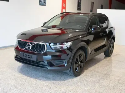 Usata Volvo XC40 Momentum 150 CV (110 kW) 2021 Nero SUV