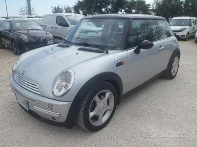 Usado Mini Cooper 116 CV (85 kW) 2005 Gris Utilitario