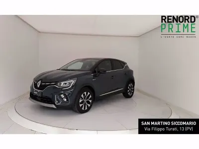 Usata Renault Captur Intens 143 CV (105 kW) 2023 Blu scuro SUV