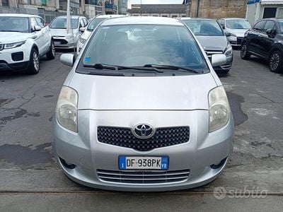 Usata Toyota Yaris 90 CV (66 kW) 2006 Grigio Utilitaria