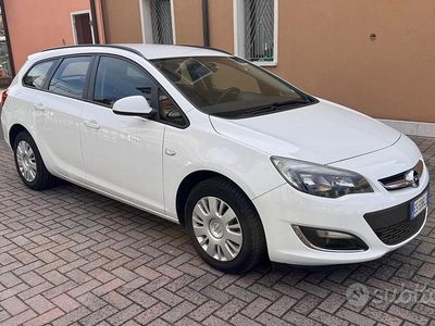 Usata Opel Astra 110 CV (80 kW) 2013 Bianco Station wagon