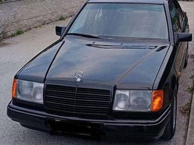 Usata Mercedes E200 150 CV (110 kW) 1992 Nero Berlina