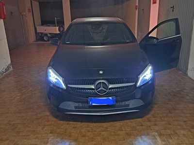 Usata Mercedes A180 109 CV (80 kW) 2018 Nero Berlina