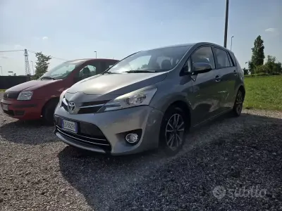 Usata Toyota Verso 132 CV (97 kW) 2013 Grigio Monovolume