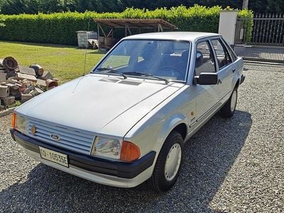 Usata Ford Escort 50 CV (36 kW) 1985 Grigio Berlina