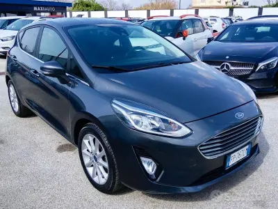 Usata Ford Fiesta Titanium 85 CV (62 kW) 2018 Grigio Utilitaria