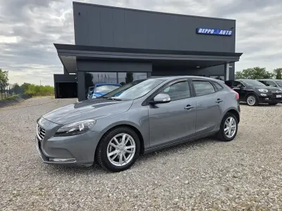 Usata Volvo V40 114 CV (83 kW) 2015 Grigio Berlina