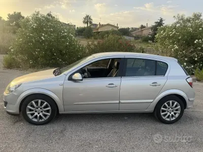 Usata Opel Astra 101 CV (74 kW) 2005 Grigio Berlina