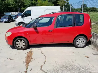 Usata Skoda Roomster 69 CV (50 kW) 2009 Rosso Monovolume
