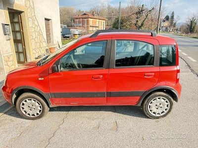 Usata Fiat Panda 4x4 70 CV (51 kW) 2007 Rosso Utilitaria