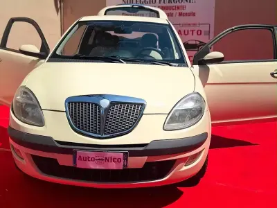 Usata Lancia Ypsilon 60 CV (44 kW) 2006 Giallo Utilitaria