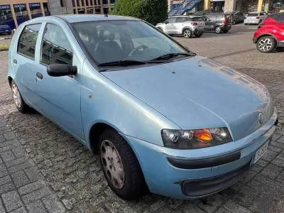Usata Fiat Punto Feel 60 CV (44 kW) 2003 Blu/azzurro Utilitaria