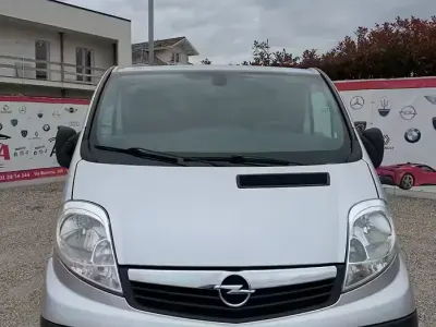 Usata Opel Vivaro 114 CV (83 kW) 2012 Grigio Monovolume
