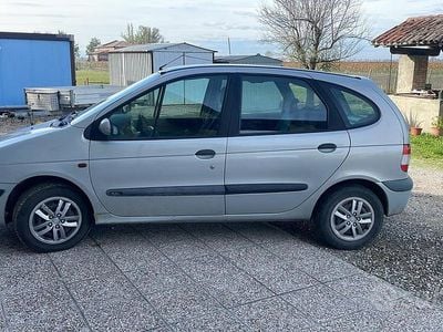 Usata Renault Scénic 107 CV (78 kW) 2001 Monovolume