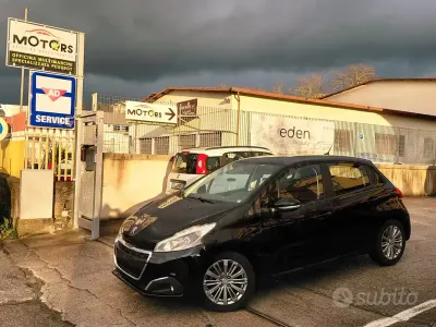 Usata Peugeot 208 82 CV (60 kW) 2018 Nero Utilitaria