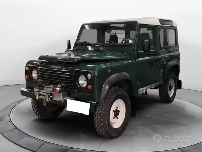 Usata Land Rover Defender S 122 CV (89 kW) 2005 Verde SUV