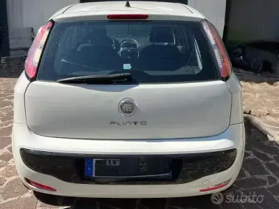 Usata Fiat Punto 69 CV (50 kW) 2011 Bianco Utilitaria