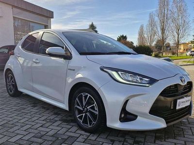 Usata Toyota Yaris Hybrid Trend 92 CV (67 kW) 2021 Bianco Berlina