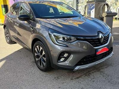Usata Renault Captur Engineered 94 CV (69 kW) 2023 Argento SUV