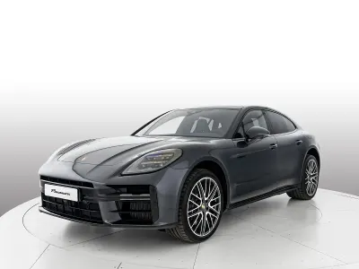 Nuova Porsche Panamera 4 E-Hybrid 2026 Grigio vulcano metallizzato Utilitaria
