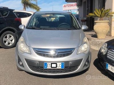 Usata Opel Corsa 75 CV (55 kW) 2013 Grigio Berlina