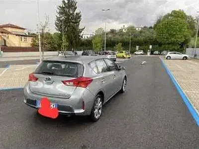 Usata Toyota Auris Hybrid Active 99 CV (72 kW) 2014 Berlina
