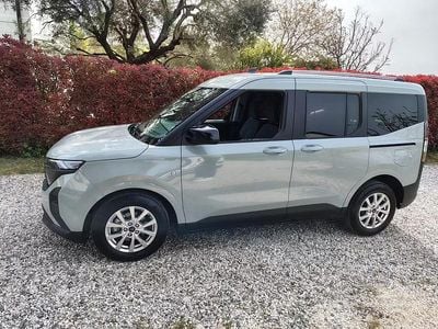 Usata Ford Tourneo Courier Titanium 125 CV (91 kW) 2024 Blu Monovolume