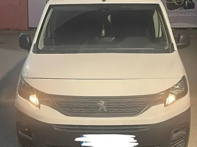 Usata Peugeot Partner 90 CV (66 kW) 2021 Monovolume