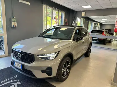 Usata Volvo XC40 Plus 163 CV (119 kW) 2024 Grigio SUV