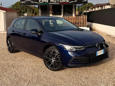 Usata VW Golf VIII Life 110 CV (80 kW) 2021 Blu/azzurro Berlina
