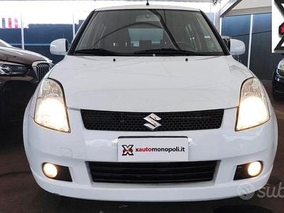 Begagnad Suzuki Swift 75 HK (55 kW) 2009 Vit Halvkombi