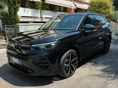 Gebraucht VW Tiguan R-line Plus 150 PS (110 kW) 2025 Schwarz SUV