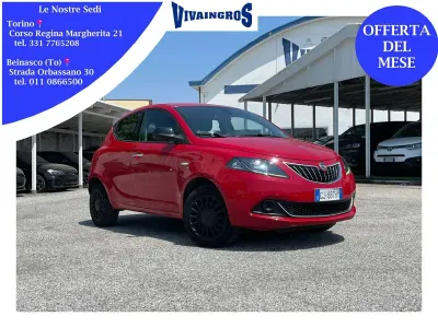 Usata Lancia Ypsilon Silver 69 CV (50 kW) 2022 Rosso Utilitaria