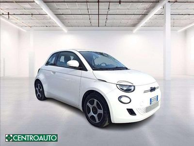 Usata Fiat 500e Passion 42 kW (58 CV) 2021 Bianco pastello Berlina