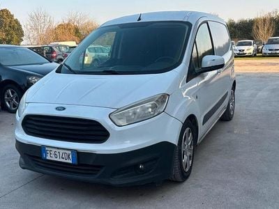 Usata Ford Tourneo Courier Titanium 95 CV (69 kW) 2015 Bianco Monovolume