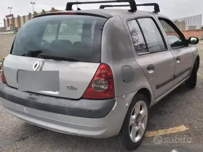 Usata Renault Clio II 58 CV (42 kW) 2003 Grigio Berlina