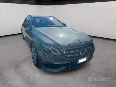 Usata Mercedes E220 Premium 194 CV (142 kW) 2019 Grigio Station wagon