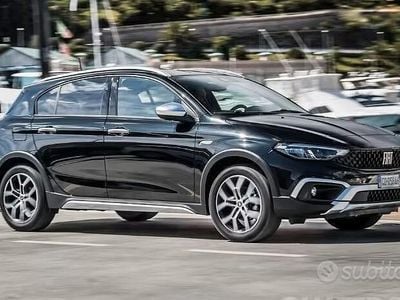 Usata Fiat Tipo Cross 130 CV (95 kW) 2022 Blu Berlina