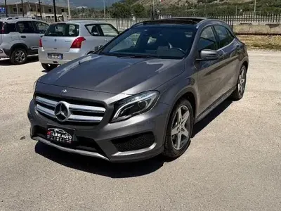 Usata Mercedes GLA200 Premium 136 CV (100 kW) 2015 Grigio SUV
