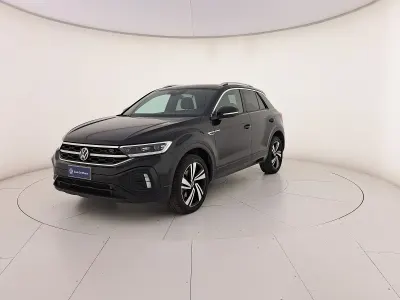 Usata VW T-Roc R-line 150 CV (110 kW) 2024 Deep black perlato SUV