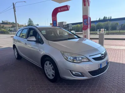 Usata Opel Astra Cosmo 119 CV (87 kW) 2013 Grigio Station wagon
