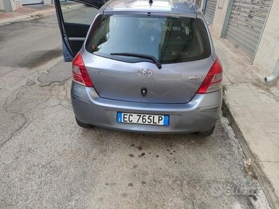 Usata Toyota Yaris 2010 Grigio Utilitaria