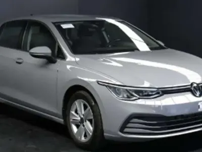 Begagnad VW Golf VIII Life 116 HK (85 kW) 2024 Grå Sedan