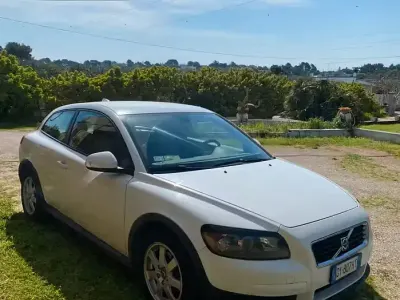 Usata Volvo C30 109 CV (80 kW) 2009 Bianco Utilitaria