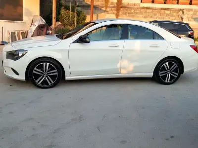Usata Mercedes CLA180 Business 143 CV (105 kW) 2017 Bianco Coupé